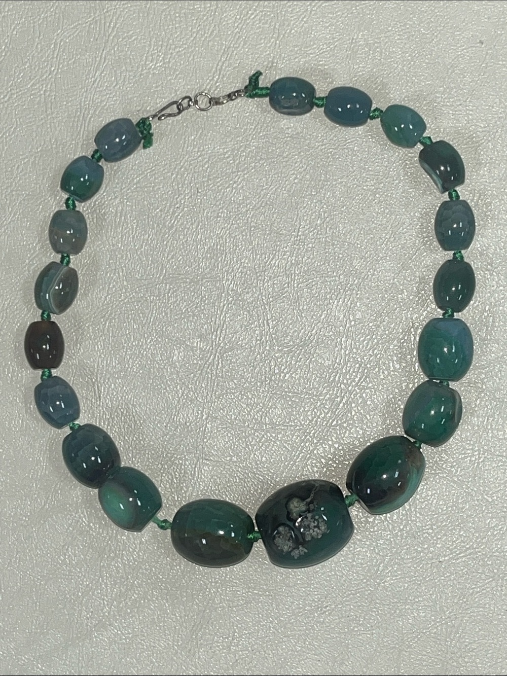 Emerald Green Polished Bead Necklace - Unbranded